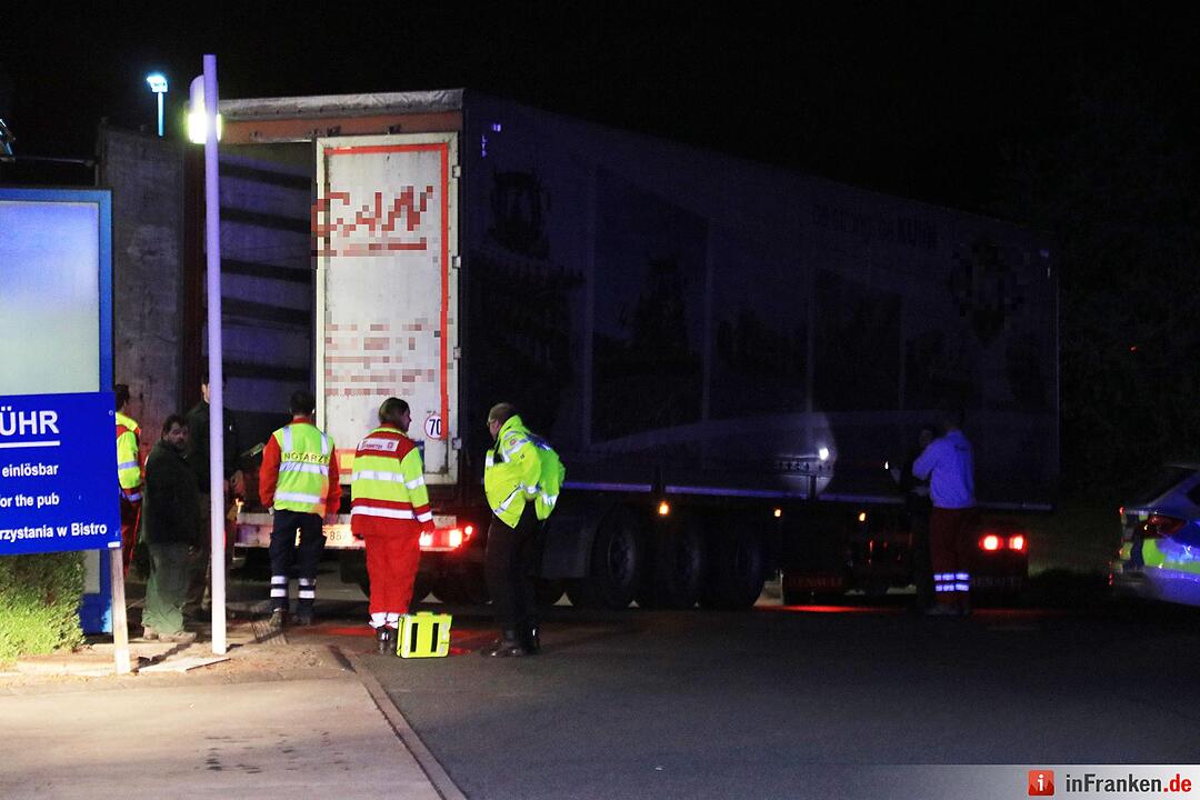 A3 bei Schlüsselfeld:  Polizei entdeckt sieben Flüchtlinge in Sattelauflieger