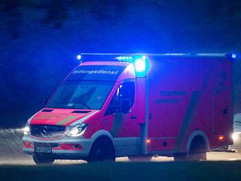 Radfahrer in Uttenreuth von Auto angefahren - Mann verletzt, Rad zerst&ouml;rt