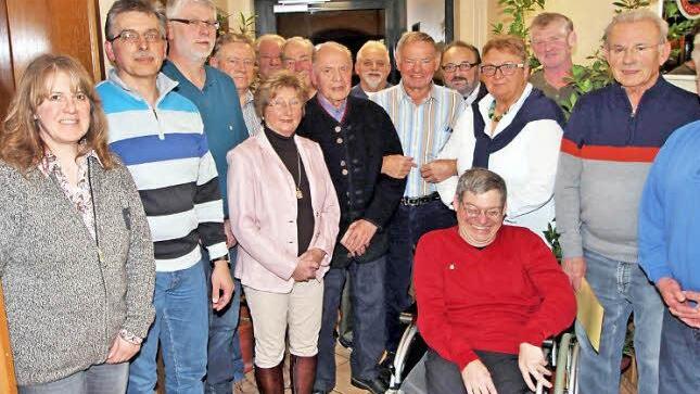 Langjährige Mitglieder ehrte der TSV Maßbach in seiner Hauptversammlung. Zwei von ihnen sind schon seit 65 Jahren dabei. Links auf dem Bild die Vorsitzende Anita Oeser-Geyer.