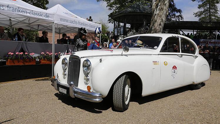 Der Schönste dieses Wochenendes: Ein Jaguar Mark VII hat beim Concours d'Elegance der Sachs-Franken Classic das Rennen gemacht. Foto: Matthias Hoch
