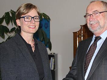 Patricia Alberth, hier mit Bürgermeister Werner Hipelius, ist die neue Leiterin des Zentrums Welterbe Bamberg. Foto: städtische Pressestelle