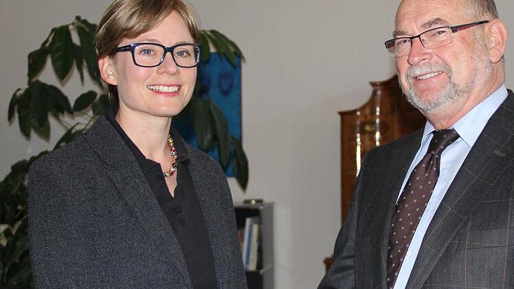 Patricia Alberth, hier mit Bürgermeister Werner Hipelius, ist die neue Leiterin des Zentrums Welterbe Bamberg. Foto: städtische Pressestelle