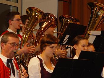 Die Blaskapelle Ebenhausen spielte im Staatsbad Bad Brückenau. Foto: Brigitta Kempe-Wolf