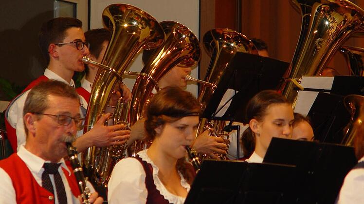Die Blaskapelle Ebenhausen spielte im Staatsbad Bad Brückenau. Foto: Brigitta Kempe-Wolf