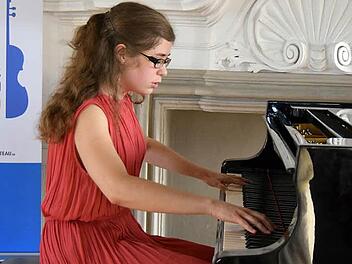 Polina Churbanova interpretierte Claude Debussy "Images-1-Sèrie".