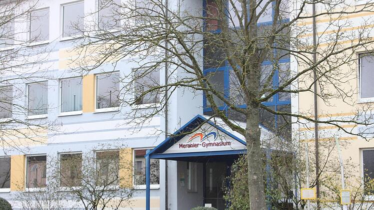 Das Lichtenfelser Gymnasium hat die Wintersport-Reise für die siebten nach Südtirol storniert.Foto: Popp