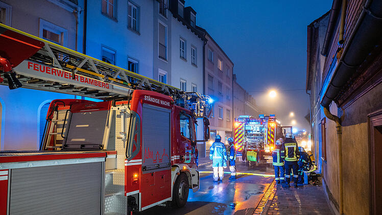 Zimmerbrand in Bamberg: Pflegebett löst Brand aus