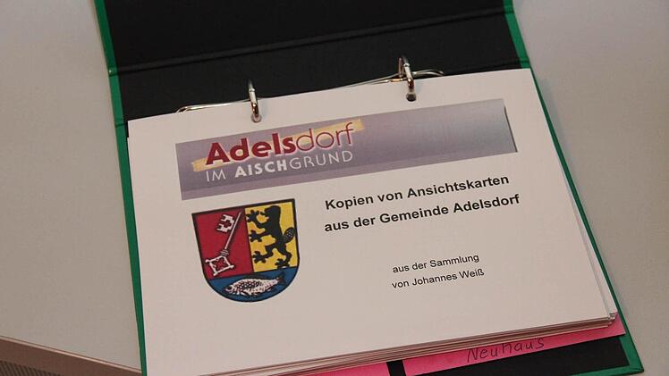 Diese Postkarten liegen am Museumseingang