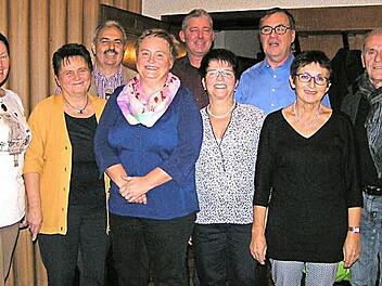 Das neue Vorstandsteam des Gesangvereins Weilersbach (von links): Beisitzerin Marianne Birkel, Notenwartin Ingrid Schmitt, Bürgermeister Gerhard Amon, Vorsitzende Manuela Wunner, Zweiter Vorsitzender Michael Scholze, Beisitzerin Margit Hofmann, Kassierer Michael Rummler, Schriftführerin Maria Dennerlein und Kassenprüfer Heinrich Knauer  Foto: Heidi Amon