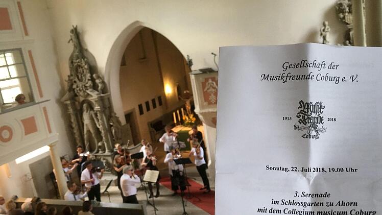 Zahlreiche Zuhörer lockte die Serenade mit dem Collegium musicum Coburg in die Schloskirche Ahorn.Foto: Jochen Berger