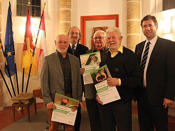 Die Geehrten: Norbert Braun, dahinter Johannes Mohr, daneben Eduard Zöbelein, davor Tobias Vogel und rechts  Hermann Ulm Foto: Carmen Schwind