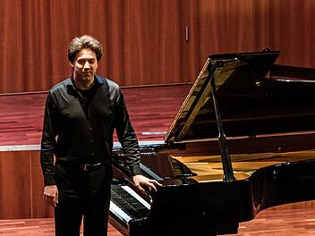 Der Pianist Benjamin Moser beeindruckte in Coburg als Beethoven-Interpret. Im Kongresshaus Rosengarten gestaltete er den Abschlussabend des Beethoven-Projekts.Foto: Jochen Berger