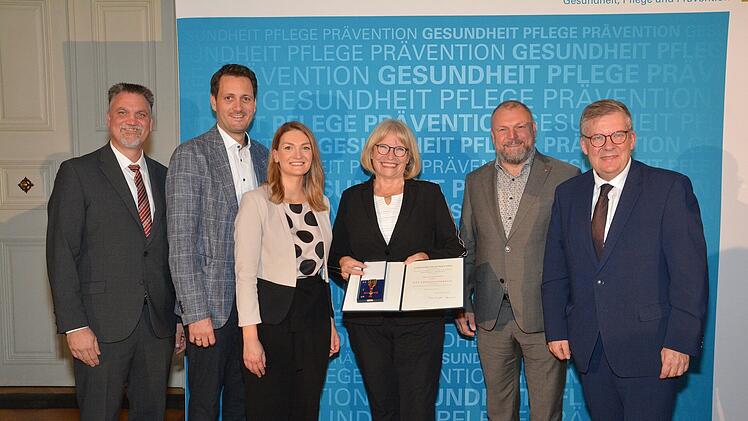 Landkreis Würzburg: Anita Bartsch erhält Bundeverdienstkreuz für Hilfsprojekte