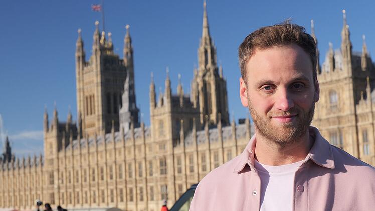 Was zieht Millionen Touristinnen und Touristen jedes Jahr nach London? Leon Windscheid will herausfinden, was die Stadt ausmacht.