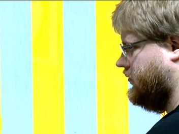 Informatik-Student Sebastian Hahn aus Erlangen wurde von der NSA ausgespäht. Günter Flegel vom Fränkischen Tag führte ein Interview mit ihm und befragte ihn. Hahn arbeitete am Tor-Porjekt mit. Foto: Screenshot NDR