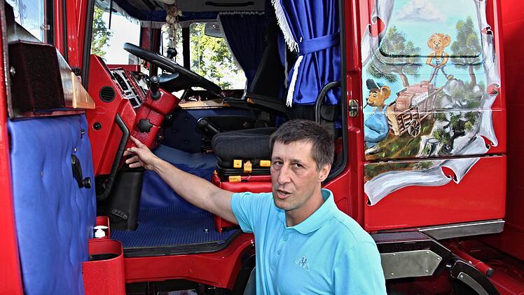 Obwohl er mittlerweile seinen zweiten Truck hat, ist Bernd Batzner noch immer auf seinen ersten, seinen "Bärentruck" stolz, für den seine Frau Esther das Motiv gesucht hatte.