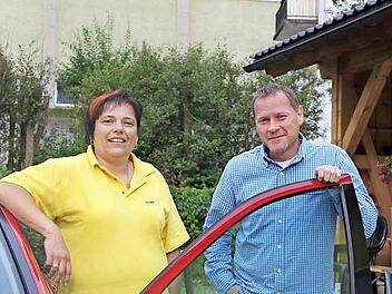 Ines Pechtold und Michael Müller sind die zwei Ärzte, die in der Rennsteigregion den Bereitschafts- und Notarztdienst in Personalunion "noch" ausüben.  Foto: Veronika Schadeck