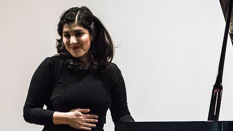 Schaghajegh Nosrati begeisterte bei seinem Auftritt in Coburg mit der Partita e-Moll von Johann Sebastian Bach.Foto: Jochen Berger