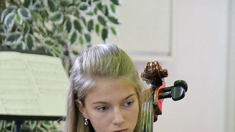 Theresa Griese am Violoncello. Foto: Horst Wunner