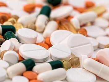 Unter allen Medikamenten ist Aspirin eines der am meisten verbreiteten.