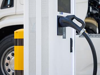 Megawatt-Ladepark f&uuml;r E-Lastkraftwagen