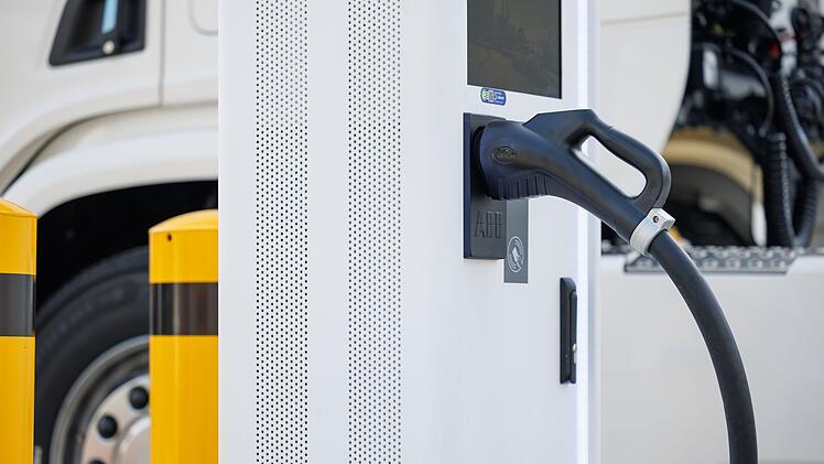 Megawatt-Ladepark f&uuml;r E-Lastkraftwagen