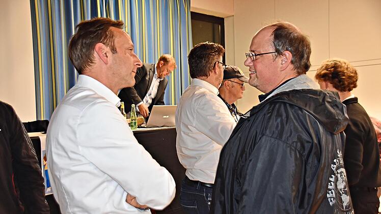 B&uuml;rgermeister Robert Bosch (links) im B&uuml;rgergespr&auml;ch.