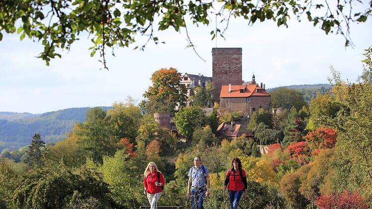 Wandern um die Gamburg zählt zu den Highlights der Wanderrouten im schönen Taubertal.