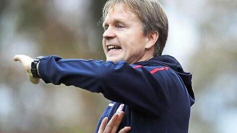 Die Mannschaft des FC Eintracht Bamberg 2010 ist auseinandergefallen, aber Trainer Petr Skarabela bleibt. Foto: sportpress