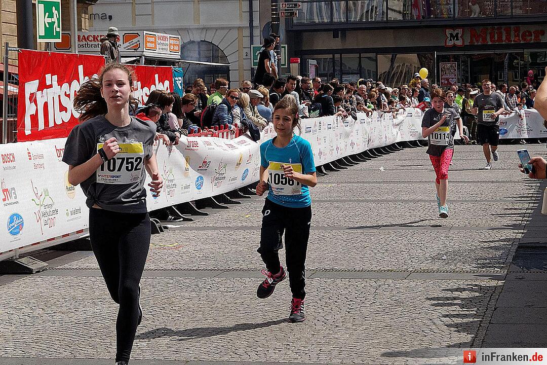 Weltkulturerbelauf 2017 in Bamberg: Der Zieleinlauf am Maxplatz