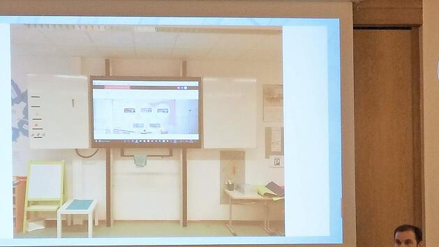 ITler Gerhard Lang stellte dem Gremium die digitale Tafel vor.  Foto: bs