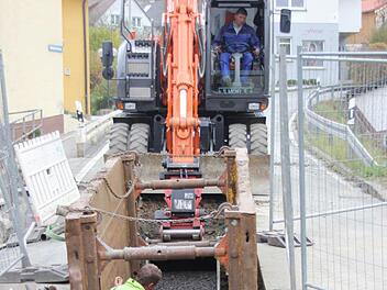 Mit dem Kanalbau begann die Sanierung des 300 Meter langen Kreisstraßenstücks.  Foto: Friedwald Schedel