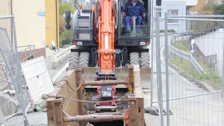 Mit dem Kanalbau begann die Sanierung des 300 Meter langen Kreisstraßenstücks.  Foto: Friedwald Schedel