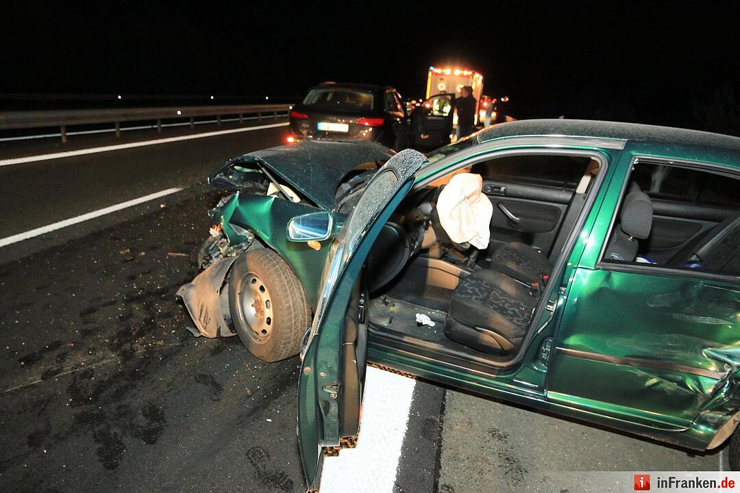 Sessel auf A73 sorgt für Unfall