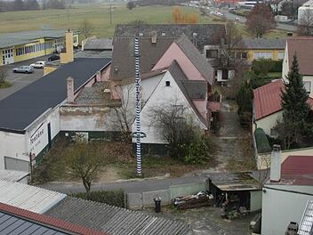 Im Herbst sollen die alten Fabrik- und Lagerhallen abgerissen werden.   Foto: Andreas Dorrsch