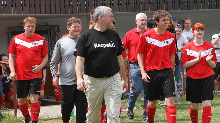 Bürgermeister Jürgen Hennemann von Ebern als Schirmherr für die Mannschaft "Ausbildung FTE". Foto: Günther Geiling