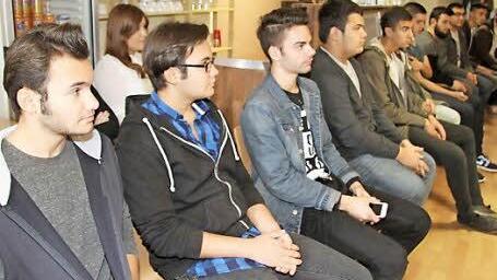 Viele interessierte Jugendliche kamen zur Ausbildungsmesse in die Räume der türkischen Gemeinde.