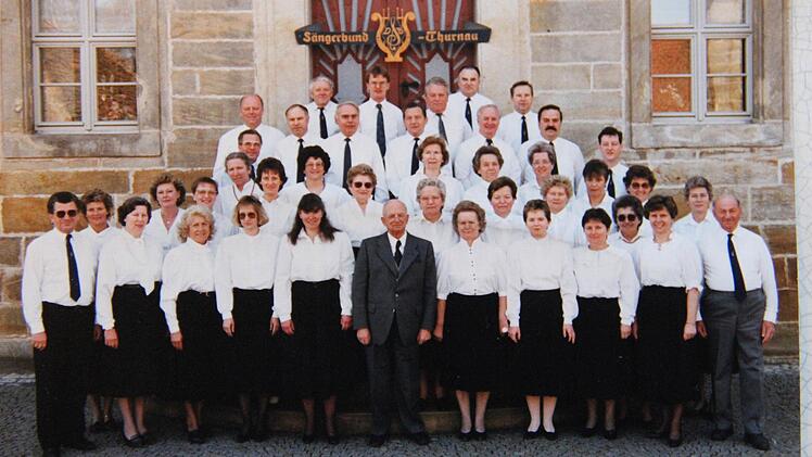 Eine Aufnahme aus dem Jahr 1990: In dieser Zeit war der Chor des Sängerbundes Thurnau noch erfolgreich und gut besetzt. Von den einst 40 Sängerinnen und Sängern sind heute gerade einmal 15 übrig geblieben.  Foto: privat