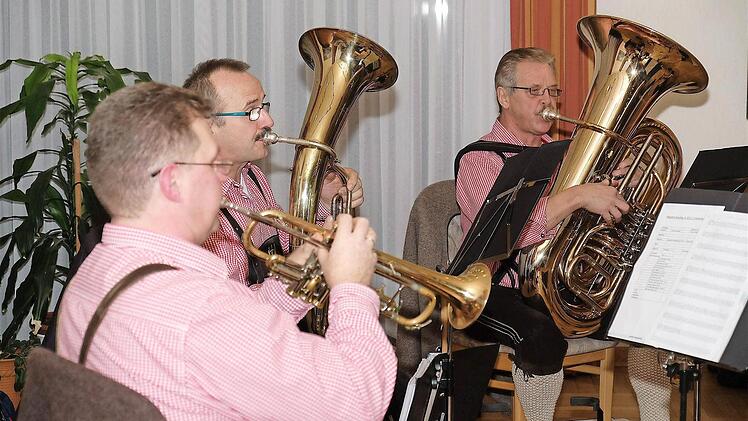 Die Blaskapelle "Rhöner Blechle" setzte den musikalischen Rahmen beim Empfang der Reservisten. Foto: Gerd Schaar
