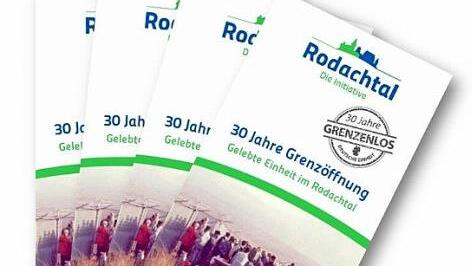 Mit dieser Programmbrosch&uuml;re bewirbt die Initiative Rodachtal die Veranstaltungen anl&auml;sslich der Grenz&ouml;ffnung vor 30 Jahren.  Foto: M. Rohner
