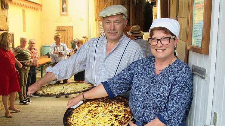 Marion und Karl Wahler warteten im Dorfmuseum mit Plootz auf.