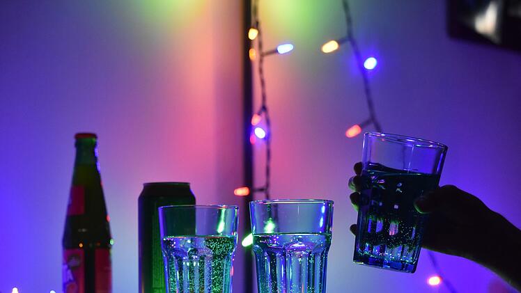 Drinks stehen auf einem Tisch