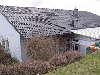 Der Kindergarten Wilhelmsthal wird derzeit um eine Kinderkrippe erweitert. Die Arbeiten sollen im Juni abgeschlossen sein.  Foto: Marco Meißner