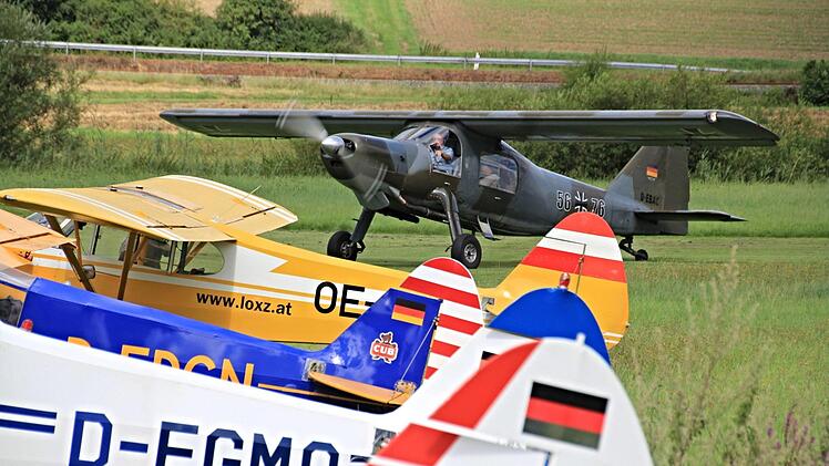 Die Dornier 27 (hinten), ein leichtes einmotoriges vorwiegend militärisch genutztes Flugzeug, zog die Blicke auf sich. Foto: Helmut Will