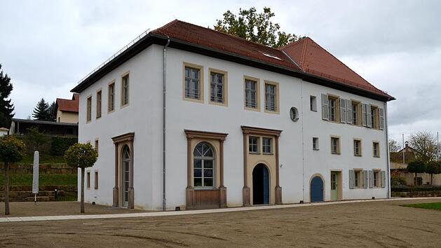Als Bildungs- und Kulturst&auml;tte macht Schloss Sassanfahrt innen wie au&szlig;en eine gute Figur. Foto: Andrea Sp&ouml;rlein