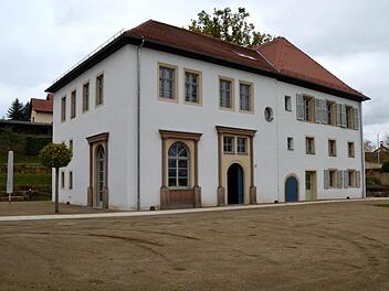 Als Bildungs- und Kulturstätte macht Schloss Sassanfahrt innen wie außen eine gute Figur. Foto: Andrea Spörlein