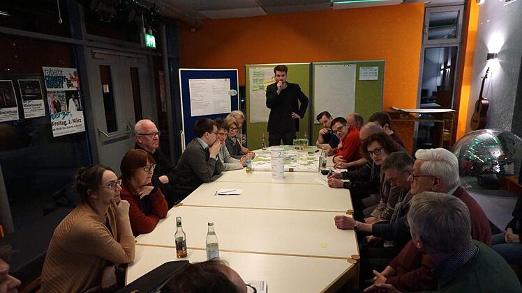 Die Bürger beteiligten sich rege an der Denkwerkstatt.   Foto: Richard Sänger