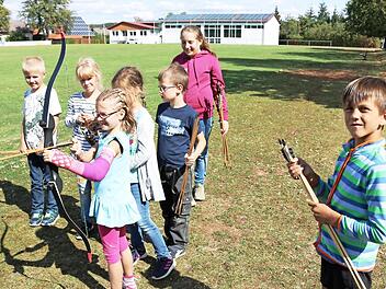 Bogenschie&szlig;en geh&ouml;rte zum spannenden Programm.  Foto: Walter Herold