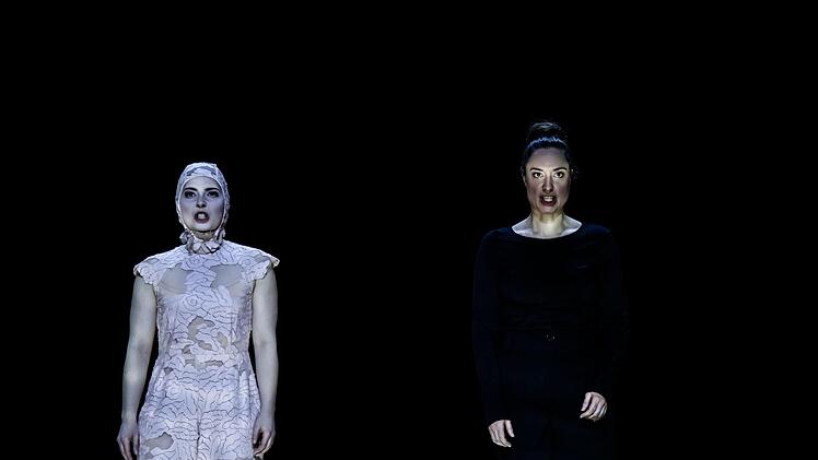Szene aus "Mamma Medea" am Landestheater CoburgFoto: Jochen Berger