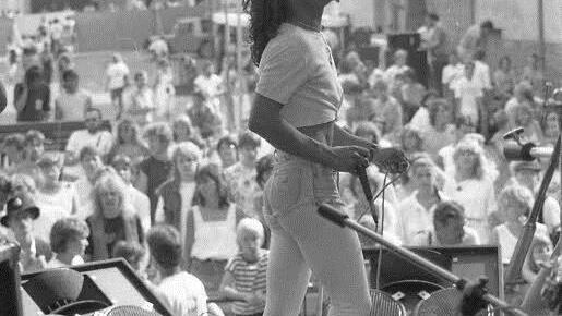 Jan Kaveh auf der großen Bühne am Anger.